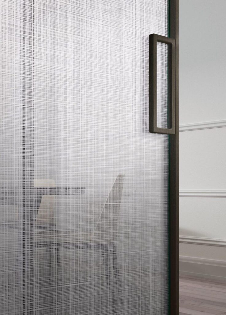 Soluciones de Color y Diseño: Cómo personalizar el vidrio laminado con el film EVA de alta transparencia